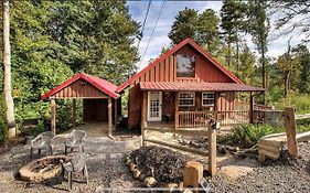 Cozy Cabin With Mountain Views And Easy Access To All Attractions